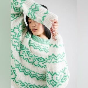 NWT- Top Shop Green and White Super Soft Comfortable Sweater Size 4-6